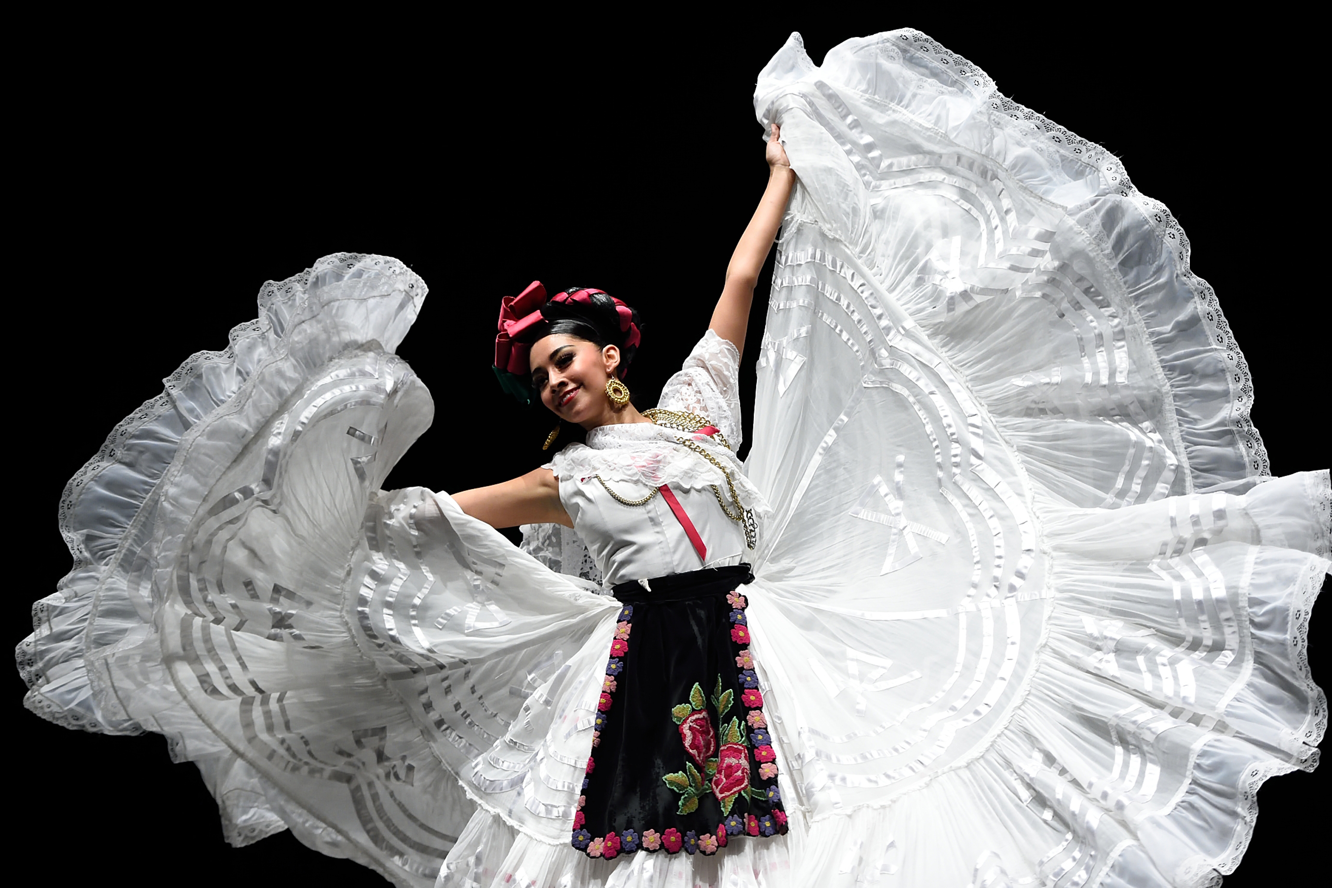 Bailarina de Veracruz con traje tradicional mexicano