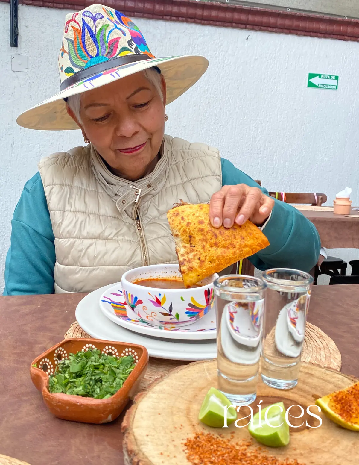 Comensal disfrutando el servicio de La Querendona Tepeapulco
